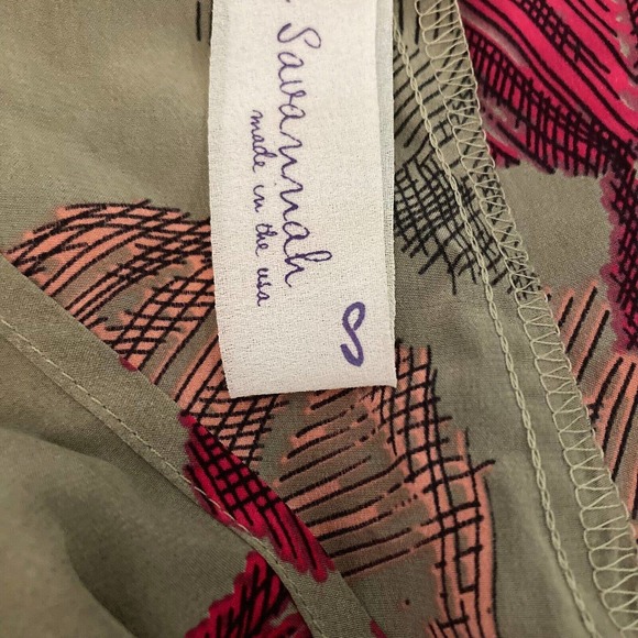 Laila & Savannah Shirt Womens Sz Small Brown Red Floral Silk V-Neck‎ Twist Top - Picture 7 of 10